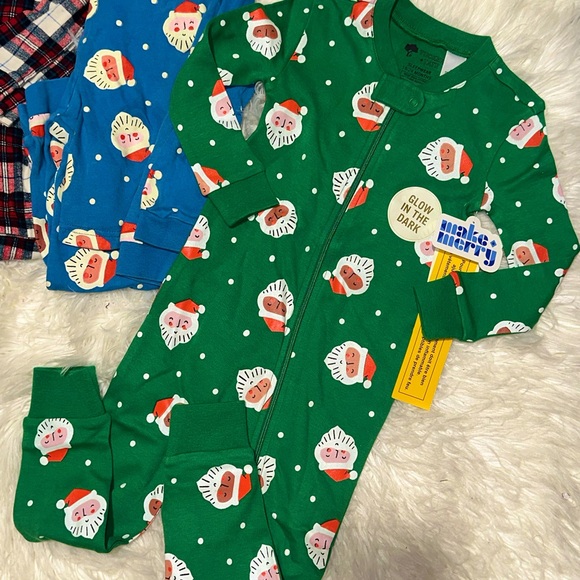 🎄🎅🏼 Christmas pajamas onesie Zippie glow in the dark🎅🏼🎄18/24 VHTF - NWT - Picture 2 of 7